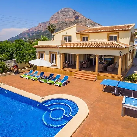 Villa Alvaro By *