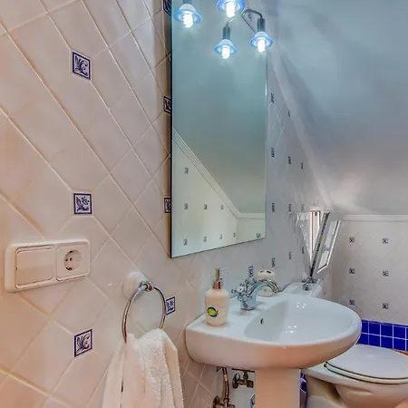 Alvaro By Γιαβέα