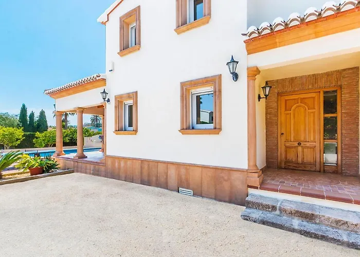 Villa Alvaro By *